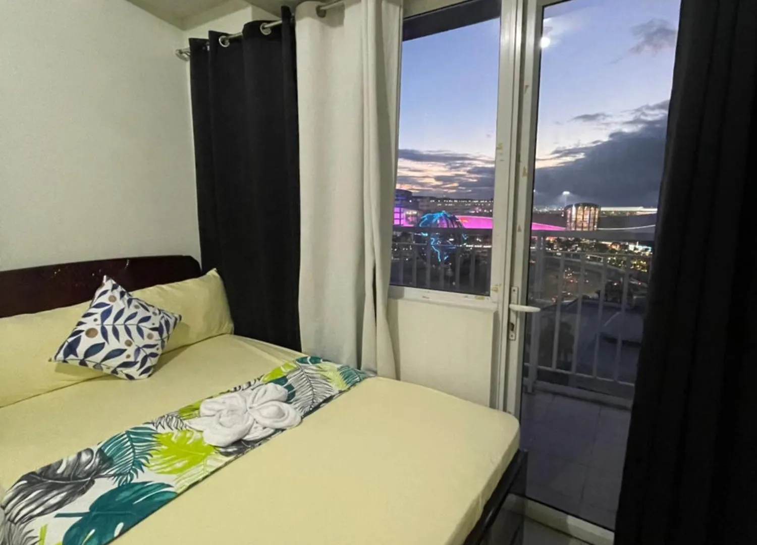 3Br Moa View Firework Big Balcony 1148 Apartment Manila