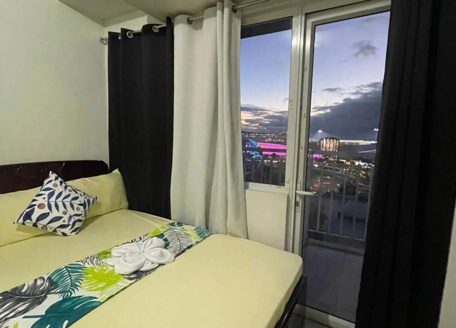3Br Moa View Firework Big Balcony 1148 Apartment Manila